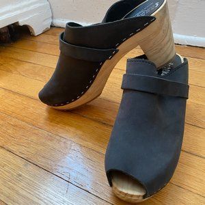 Black Sandgrens Clogs